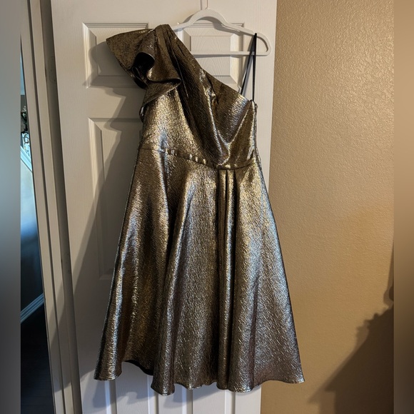 Mac Duggal Dresses & Skirts - Mac Duggal One-Shoulder Metallic Gold Cocktail Dress – Size 16
